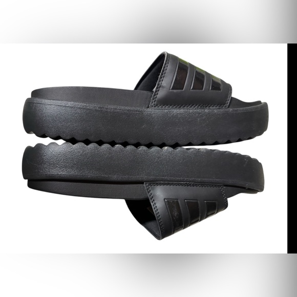 Like new! ADIDAS
WOMENS ADILETTE PLATFORM SLIDE SANDAL - Picture 7 of 9